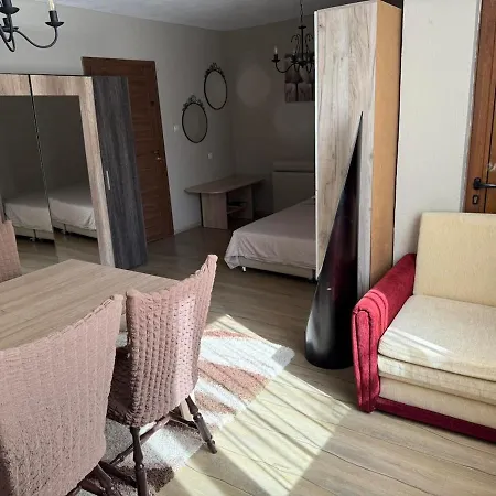 Apartman In Desi's House *