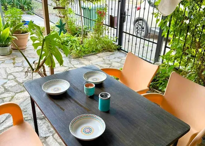 Apartman In Desi's House *